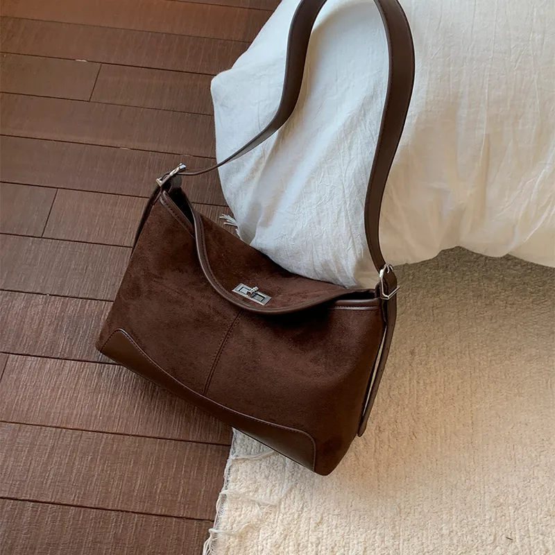 Old money women shoulder bag