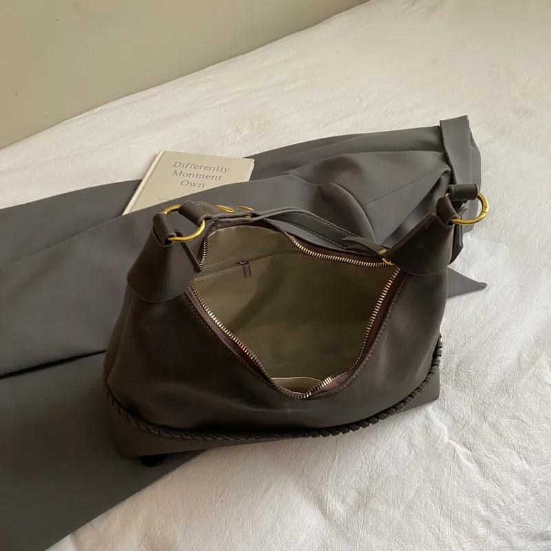Clean minimal women Shoulder bag