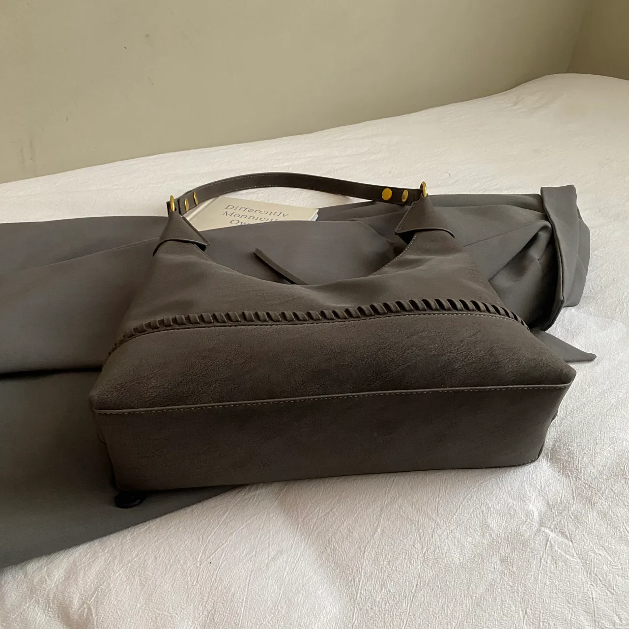 Clean minimal women Shoulder bag