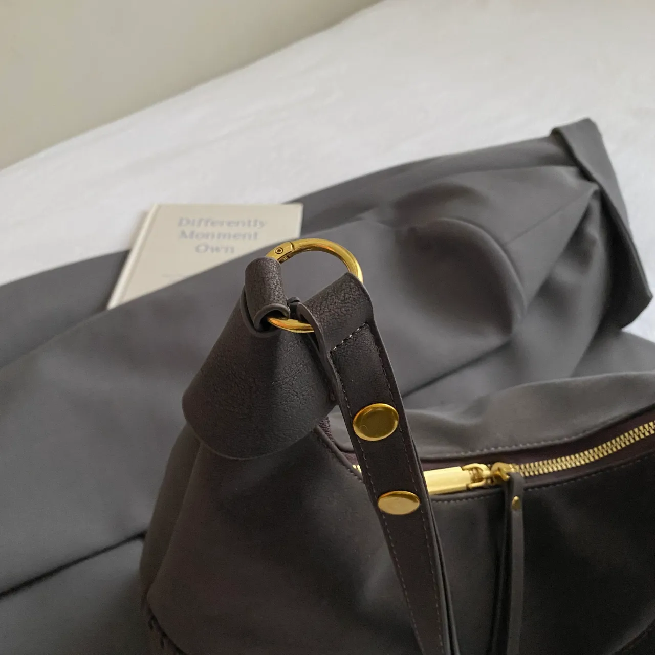 Clean minimal women Shoulder bag